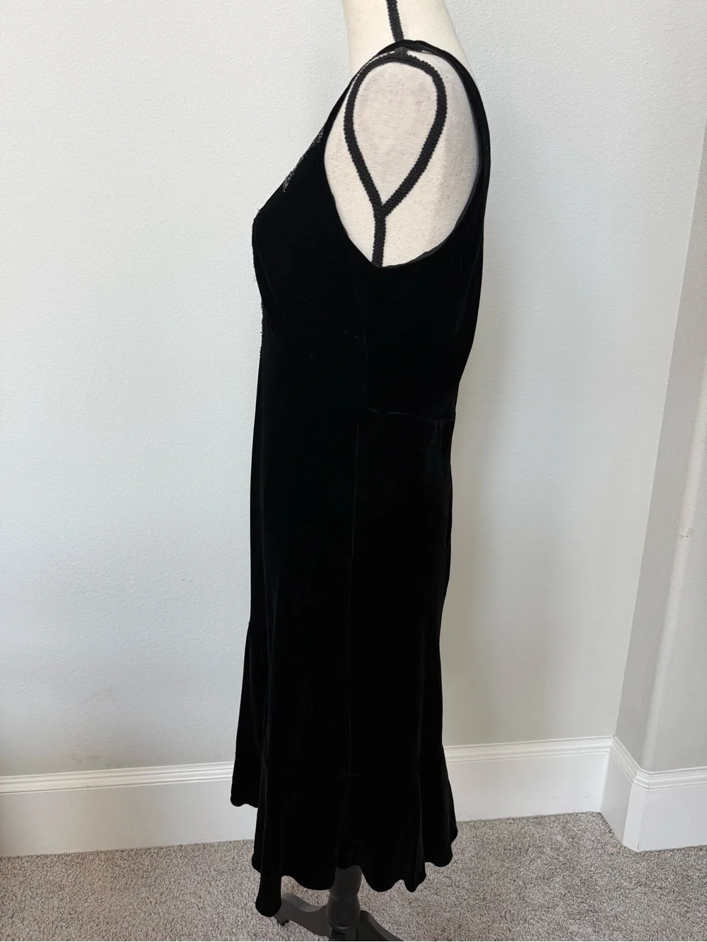 Jones New York Black Velvet Beaded V-Neck Midi Cocktail Dress